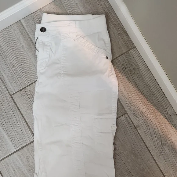 Style and Co Women's Adjustable Cargon Style Capri Pants - Picture 2 of 12